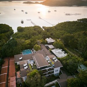 The Funny Lion - Coron